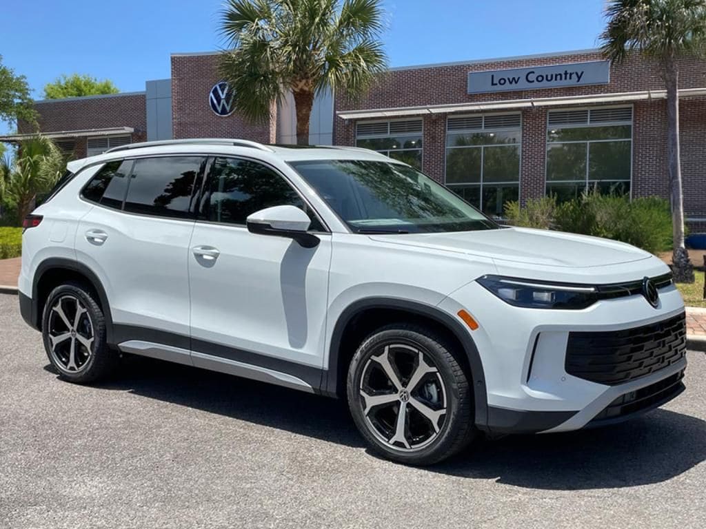 2026 Volkswagen Tiguan 2.0T SE's photo