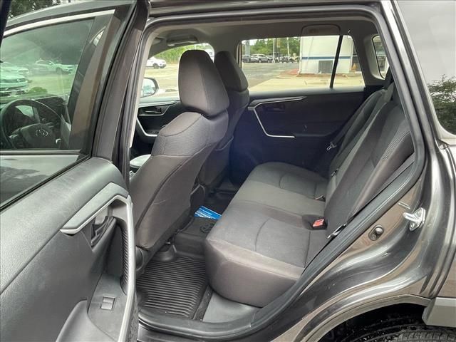 2023 Toyota RAV4 LE - Photo 8