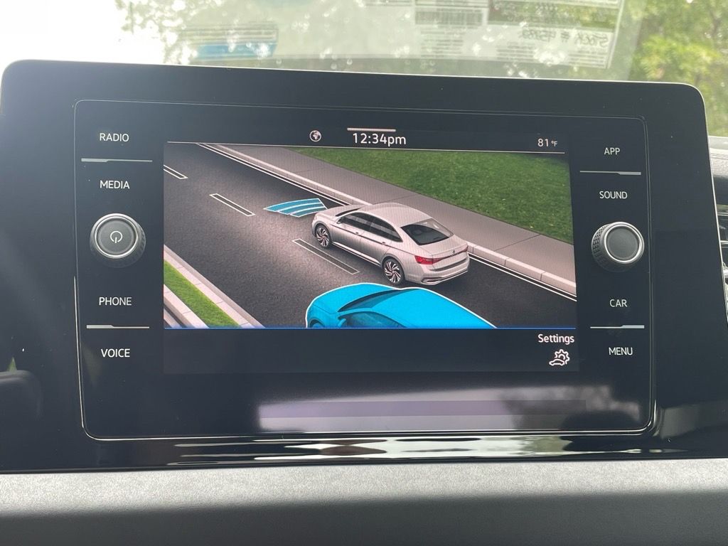2025 Volkswagen Jetta SE - Photo 11