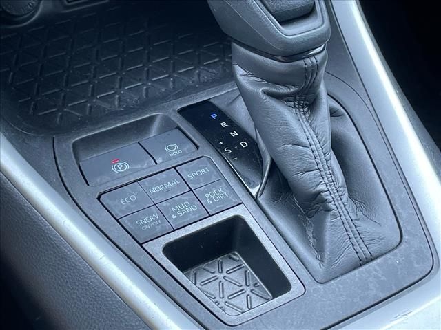 2023 Toyota RAV4 LE - Photo 14