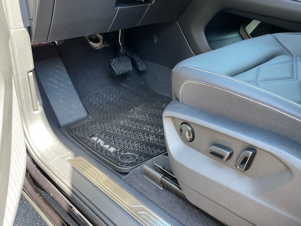 2026 Volkswagen Atlas SE w/Tech - Photo 16
