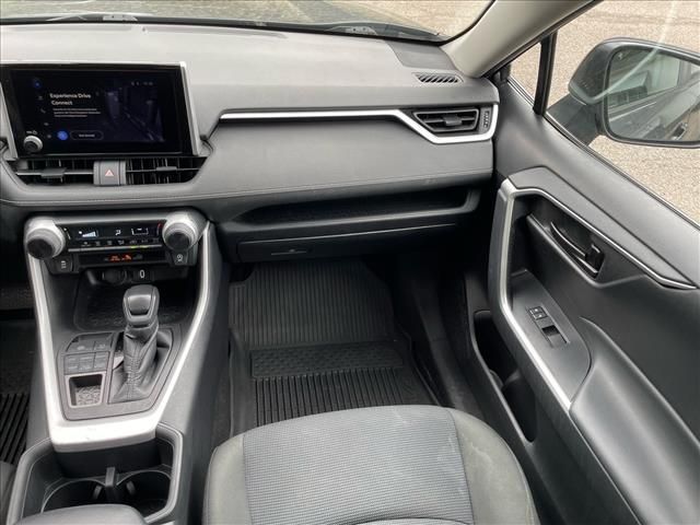 2023 Toyota RAV4 LE - Photo 7