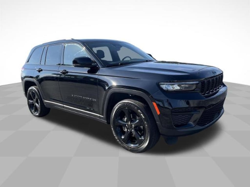 Used 2023 Jeep Grand Cherokee Laredo SUV