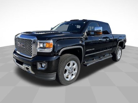 2017 GMC Sierra 2500HD Denali Crew Cab Short Bed Truck