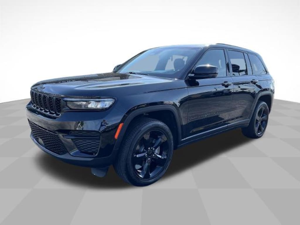Used 2023 Jeep Grand Cherokee Laredo SUV