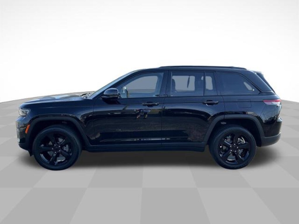 Used 2023 Jeep Grand Cherokee Laredo SUV