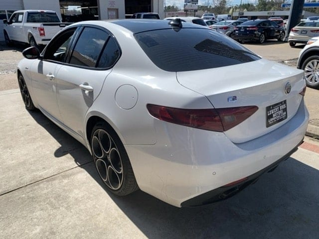 2022 Alfa Romeo Giulia Ti photo 2