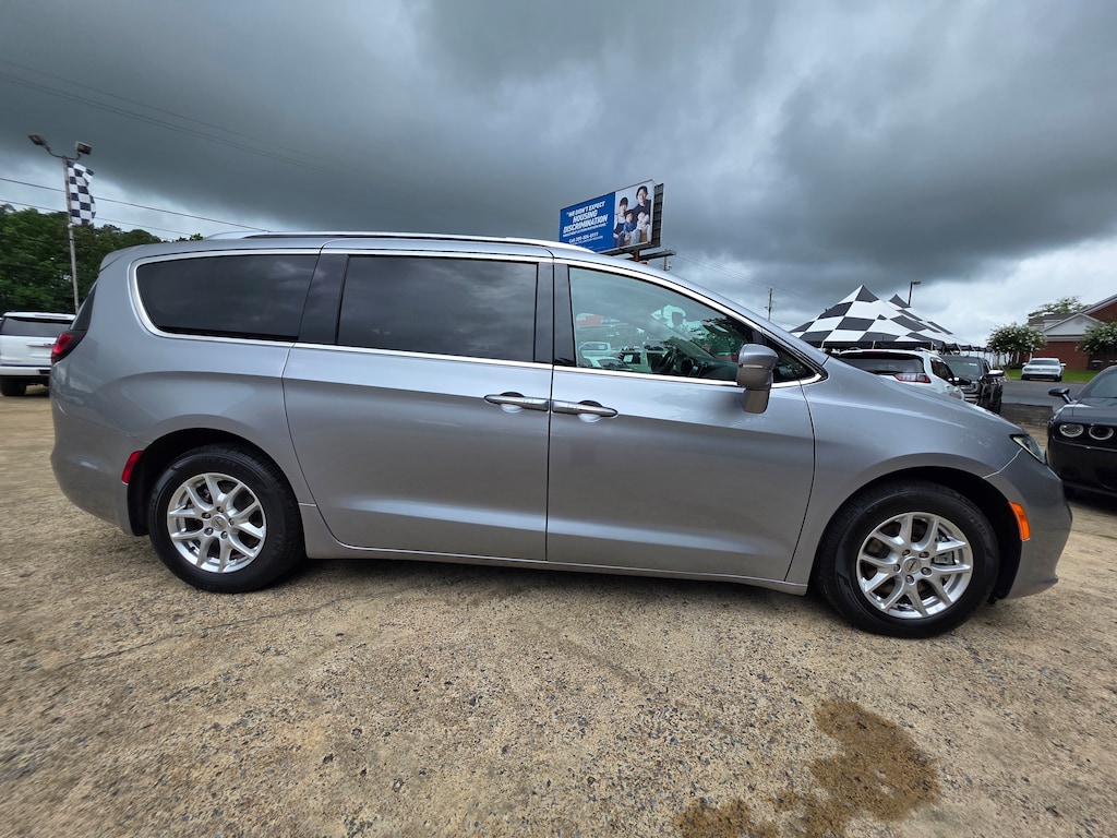 Used 2021 Chrysler Pacifica Touring L Van Passenger Van