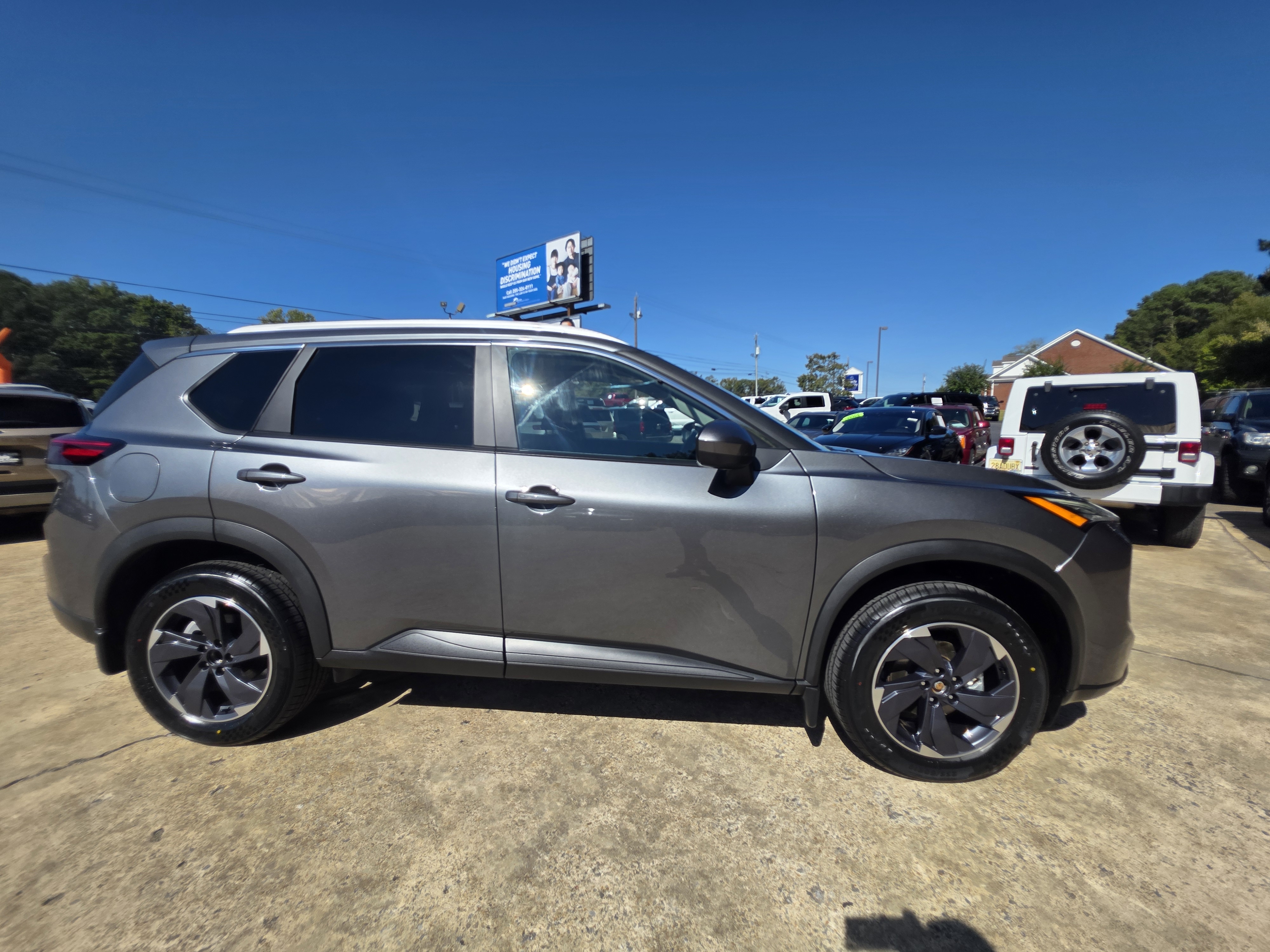 Used 2024 Nissan Rogue SV SUV