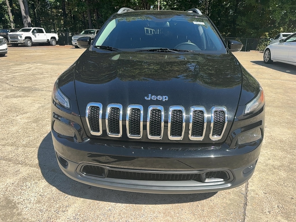 Used 2017 Jeep Cherokee Latitude FWD SUV