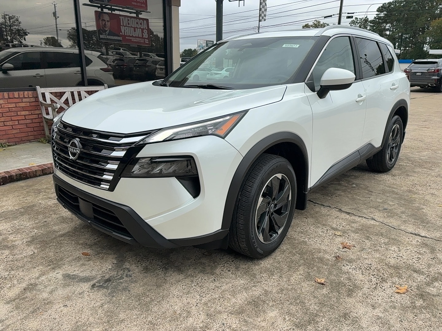 2024 Nissan Rogue SV's photo