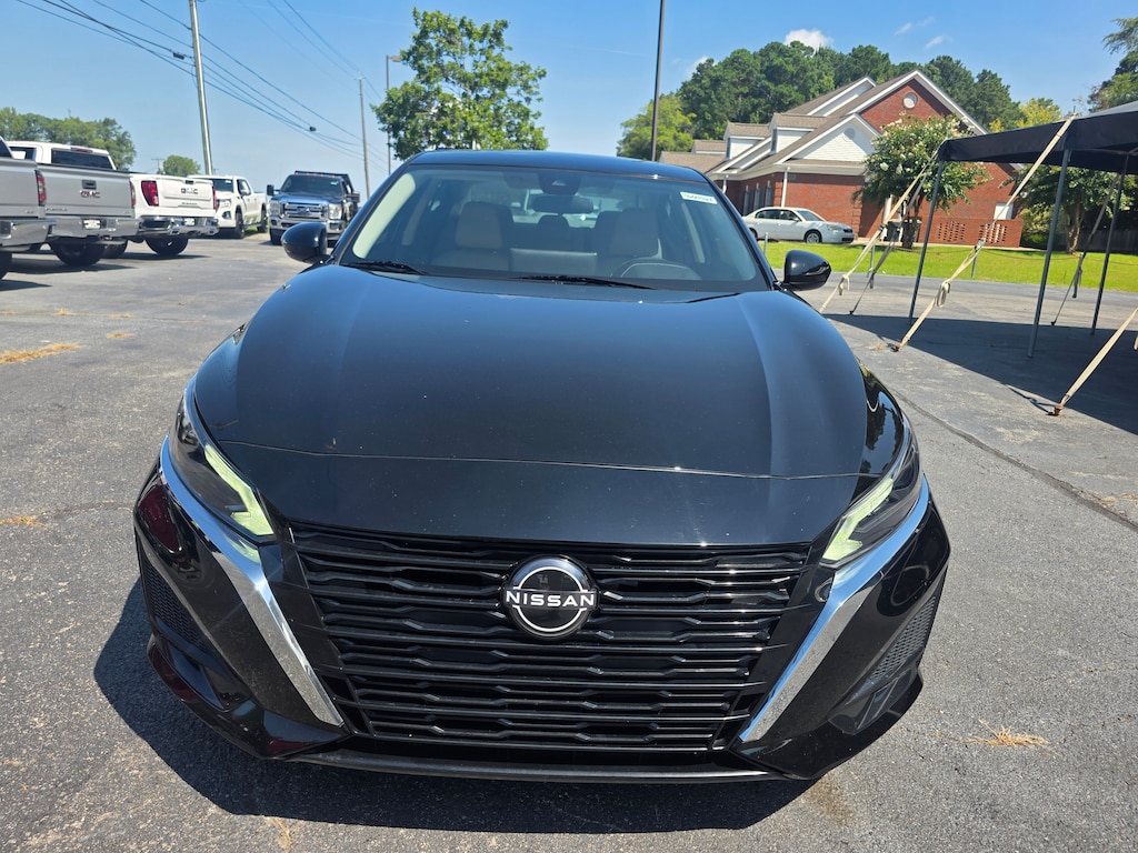 Used 2023 Nissan Altima 2.5 SV Sedan