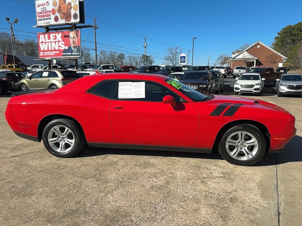 Used 2015 Dodge Challenger SXT Coupe