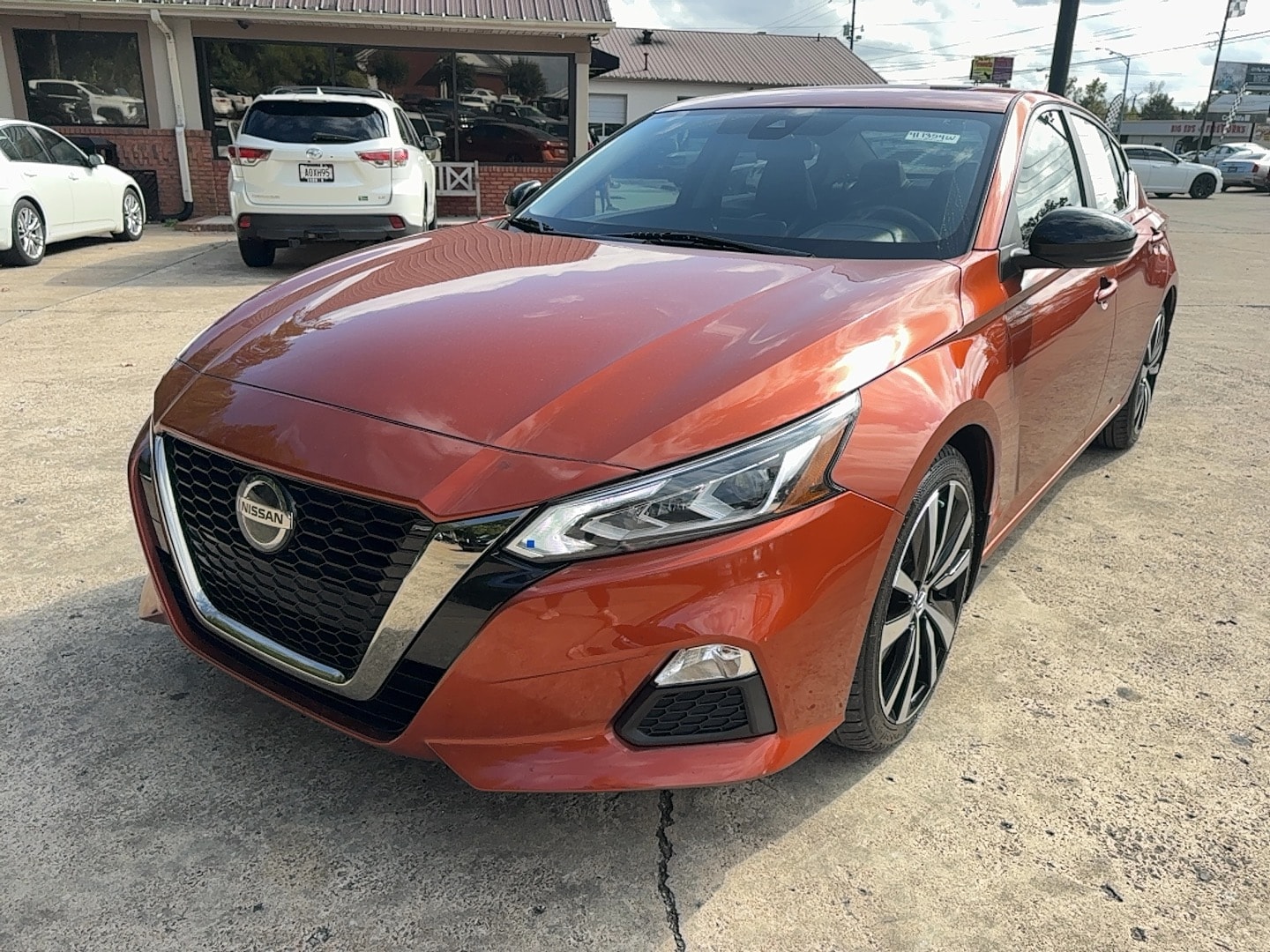 2021 Nissan Altima SR's photo