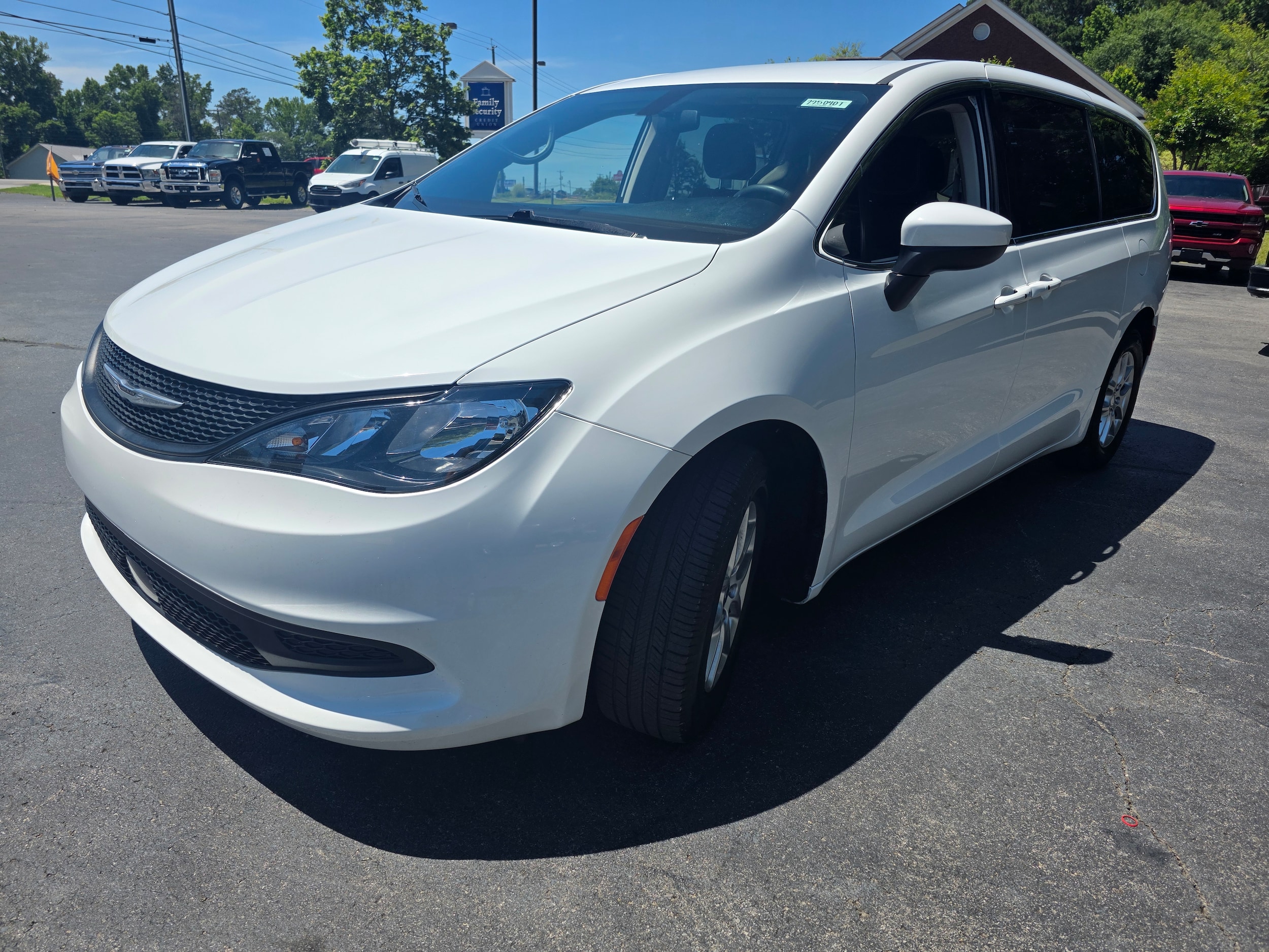 2022 Chrysler Voyager LX's photo