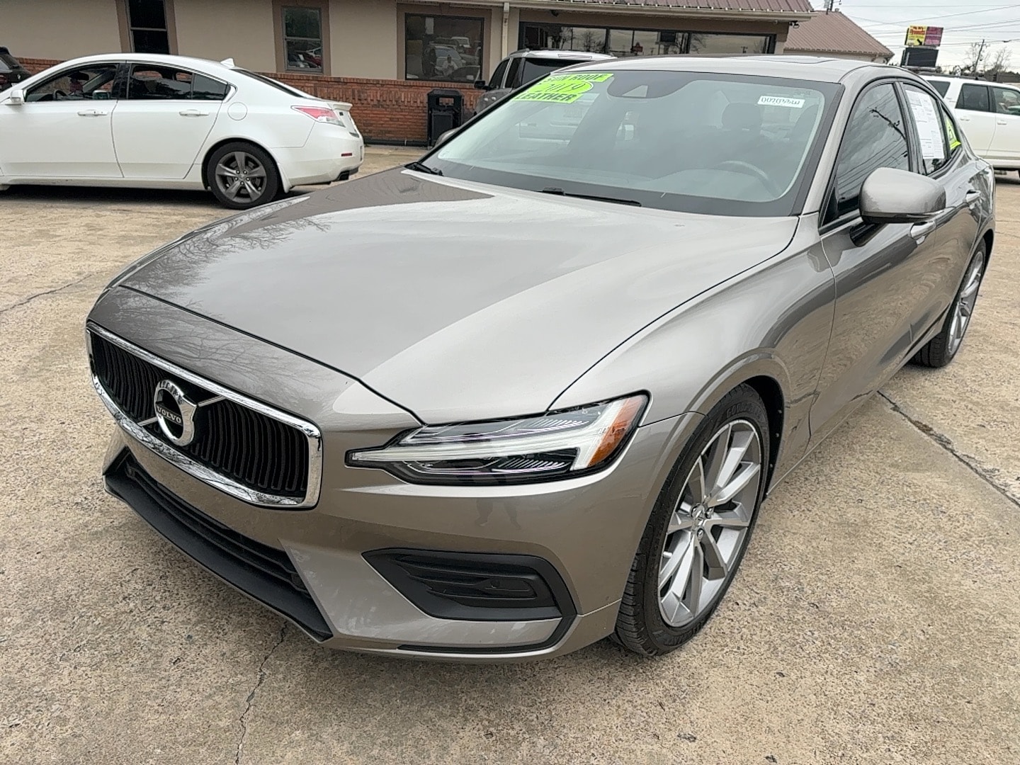 2019 Volvo S60 Momentum's photo