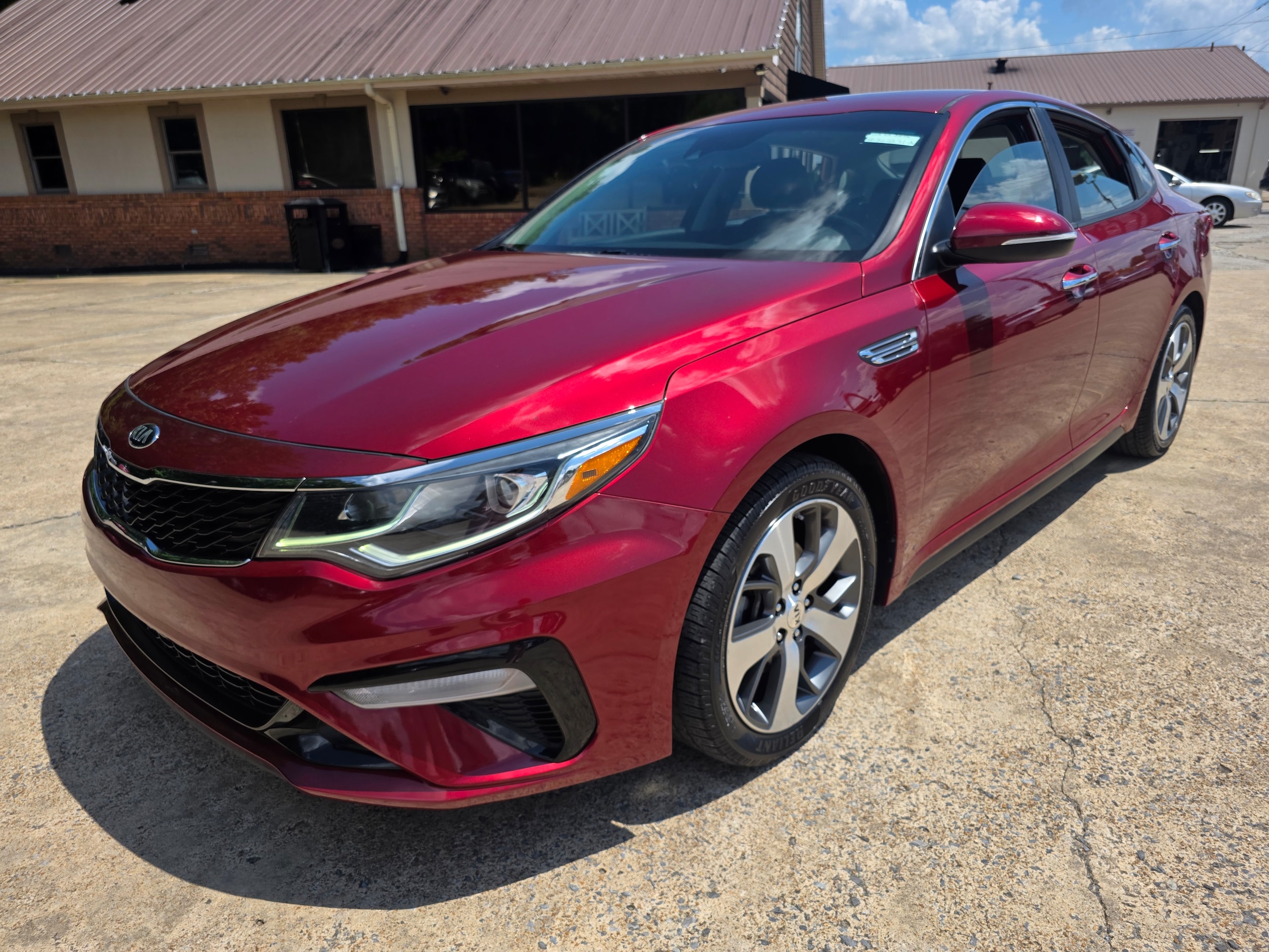 2019 Kia Optima S AT's photo