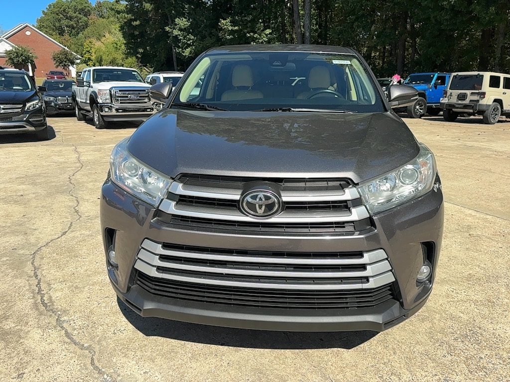 Used 2019 Toyota Highlander LE V6 SUV