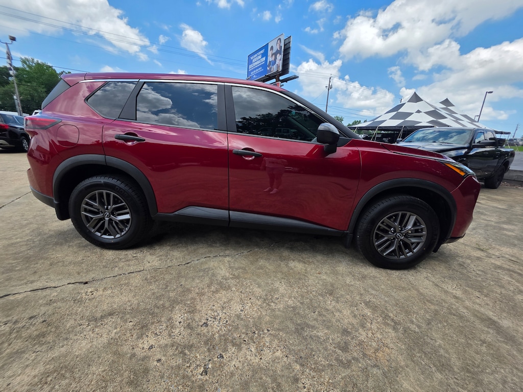 Used 2024 Nissan Rogue S SUV