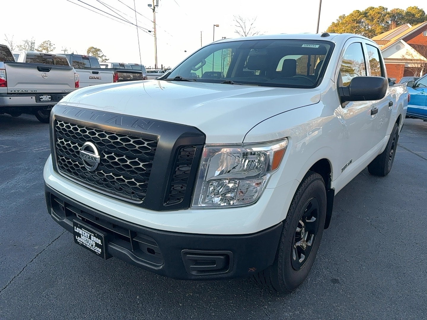 2019 Nissan Titan S's photo