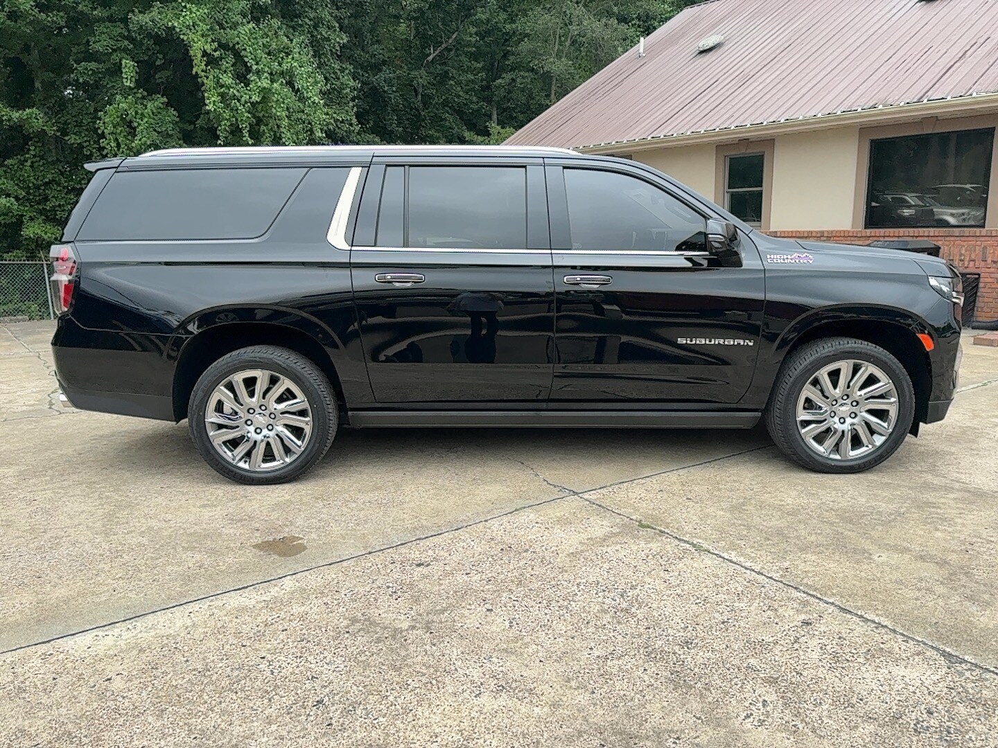 2021 Chevrolet Suburban High Country photo 4