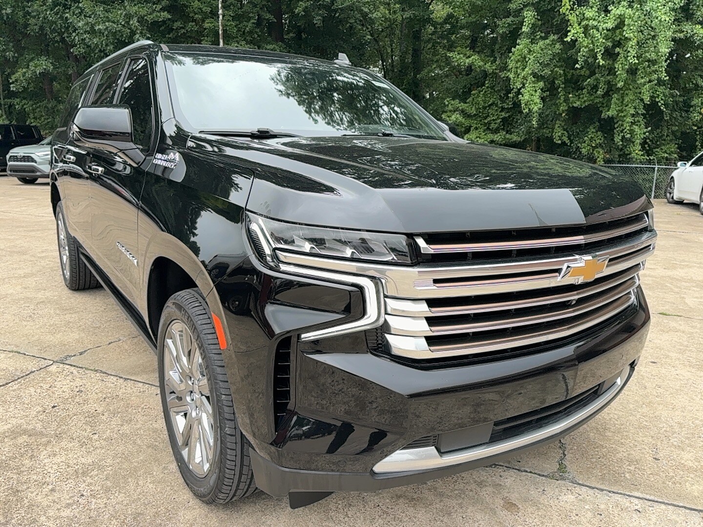 2021 Chevrolet Suburban High Country photo 2