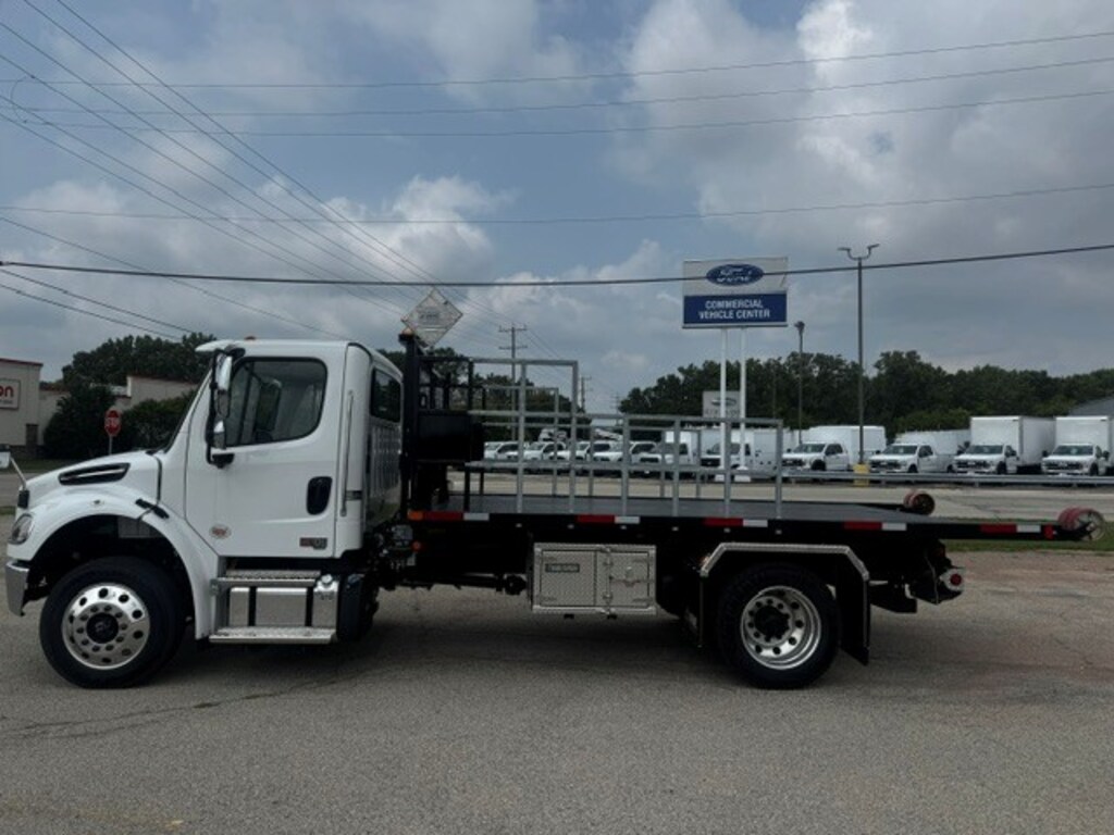 Used 2025 Freightliner BUSINESS CLASS M2 106 Regular Cab