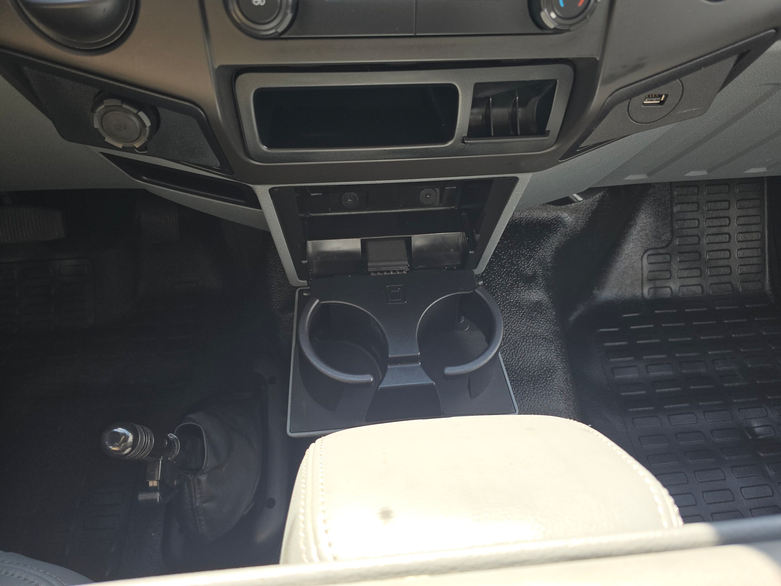 2021 Ford F-650 - Photo 14