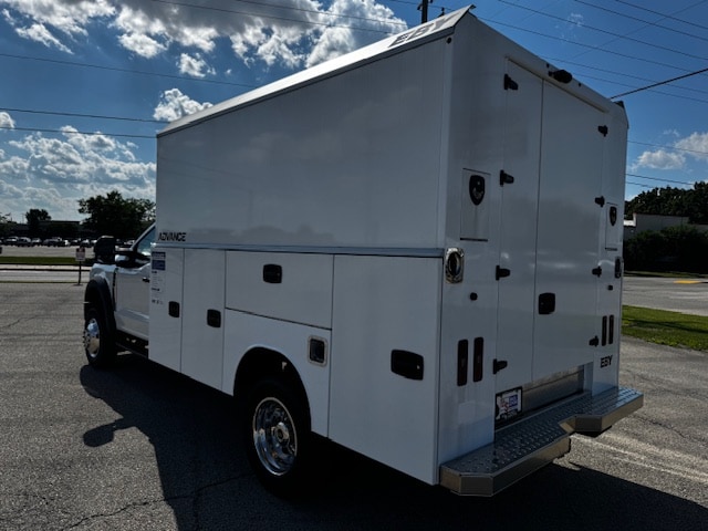 2025 Ford F-550 Super Duty Chassis Cab XL's photo