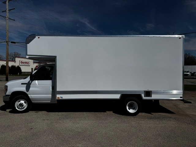 2027 Ford E-Series DRW E-450 Super Duty 176 in WB's photo