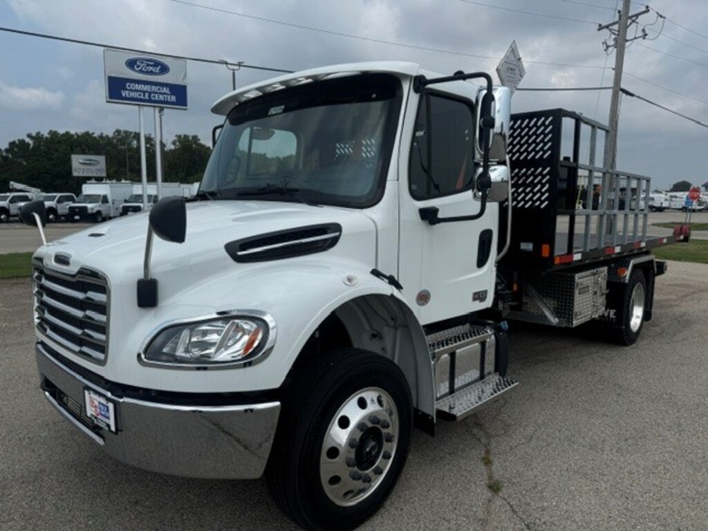 Used 2025 Freightliner BUSINESS CLASS M2 106 Regular Cab