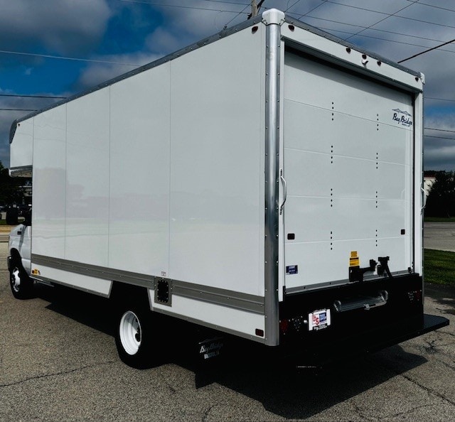 2026 Ford E-Series Cutaway Base's photo