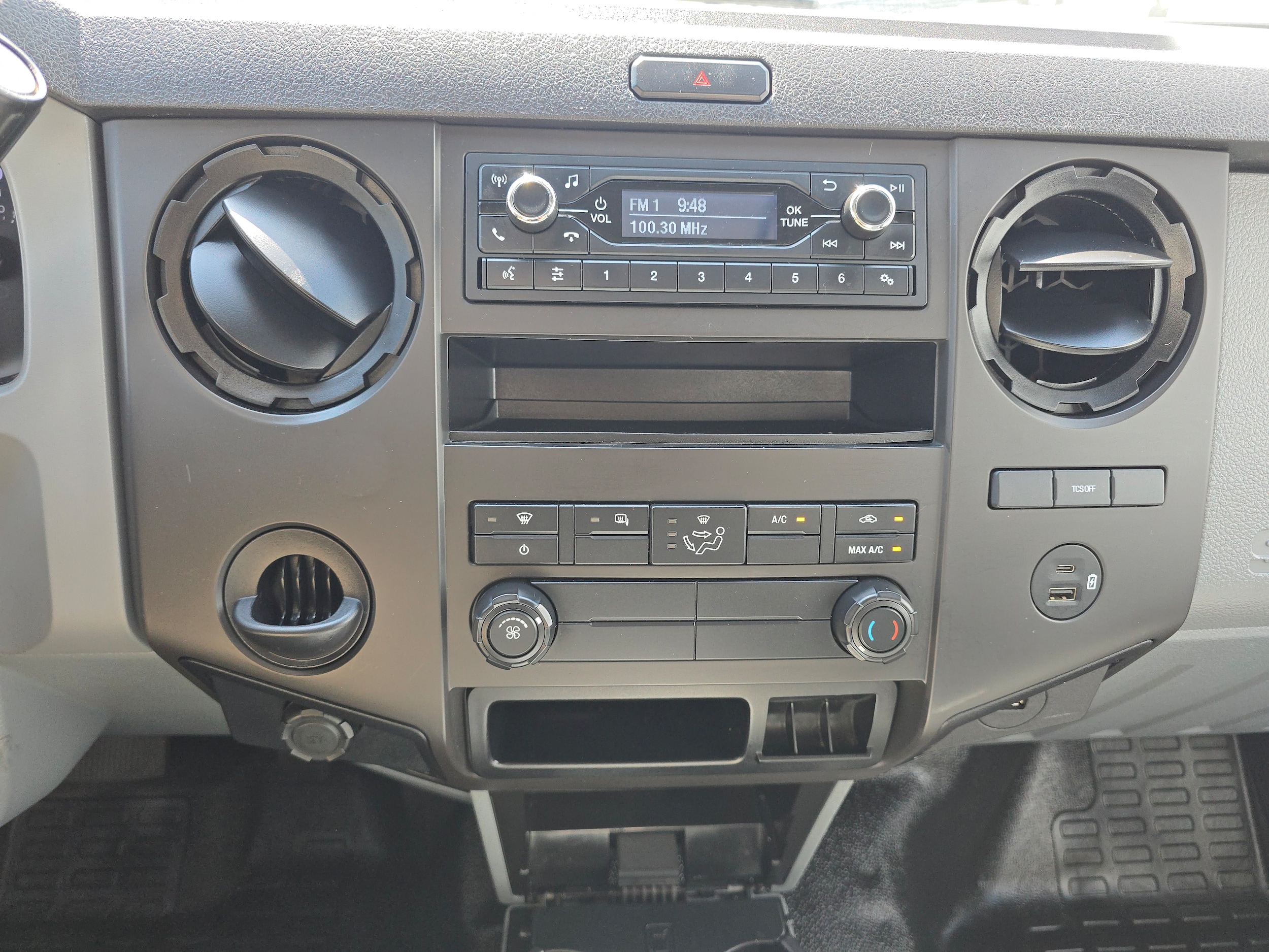 2021 Ford F-650 - Photo 13