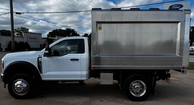 2025 Ford F-600 Super Duty Chassis Cab XL's photo