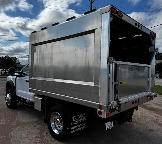 2025 Ford F-600 Super Duty Chassis Cab XL's photo