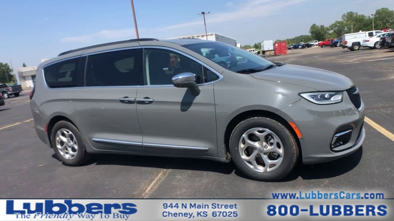 Used 2022 Chrysler Pacifica Limited with VIN 2C4RC1GG6NR114718 for sale in Cheney, KS