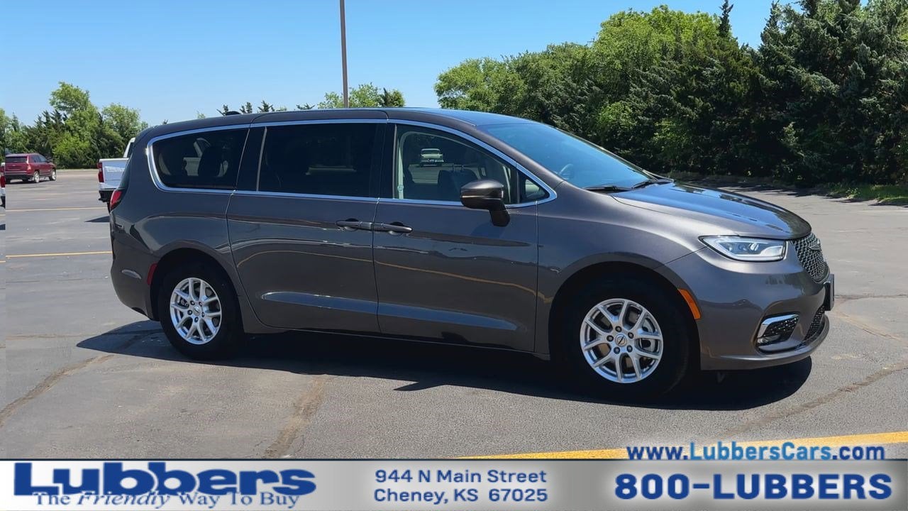 Used 2023 Chrysler Pacifica Touring L with VIN 2C4RC1BG1PR529066 for sale in Cheney, KS