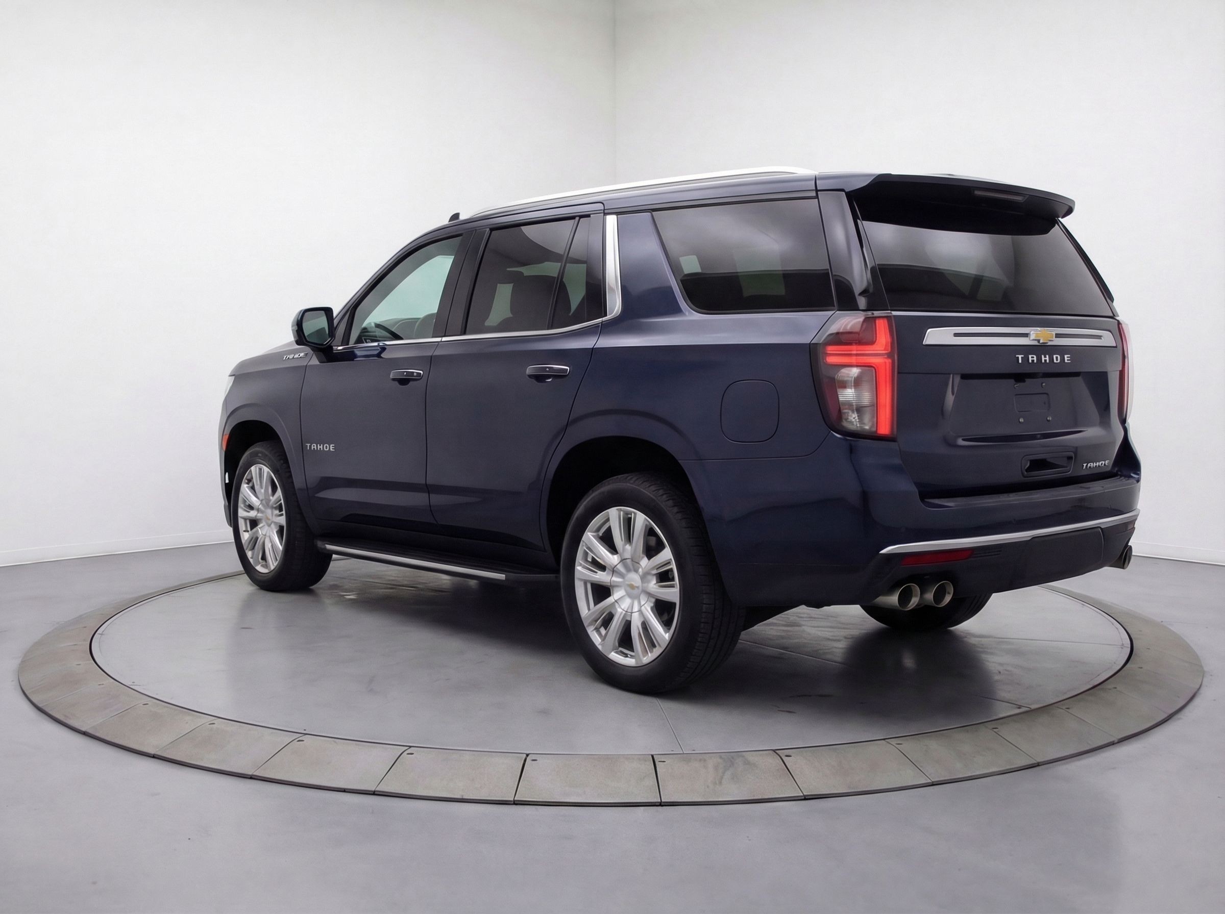 Thumbnail: 2023 Chevrolet Tahoe - 5