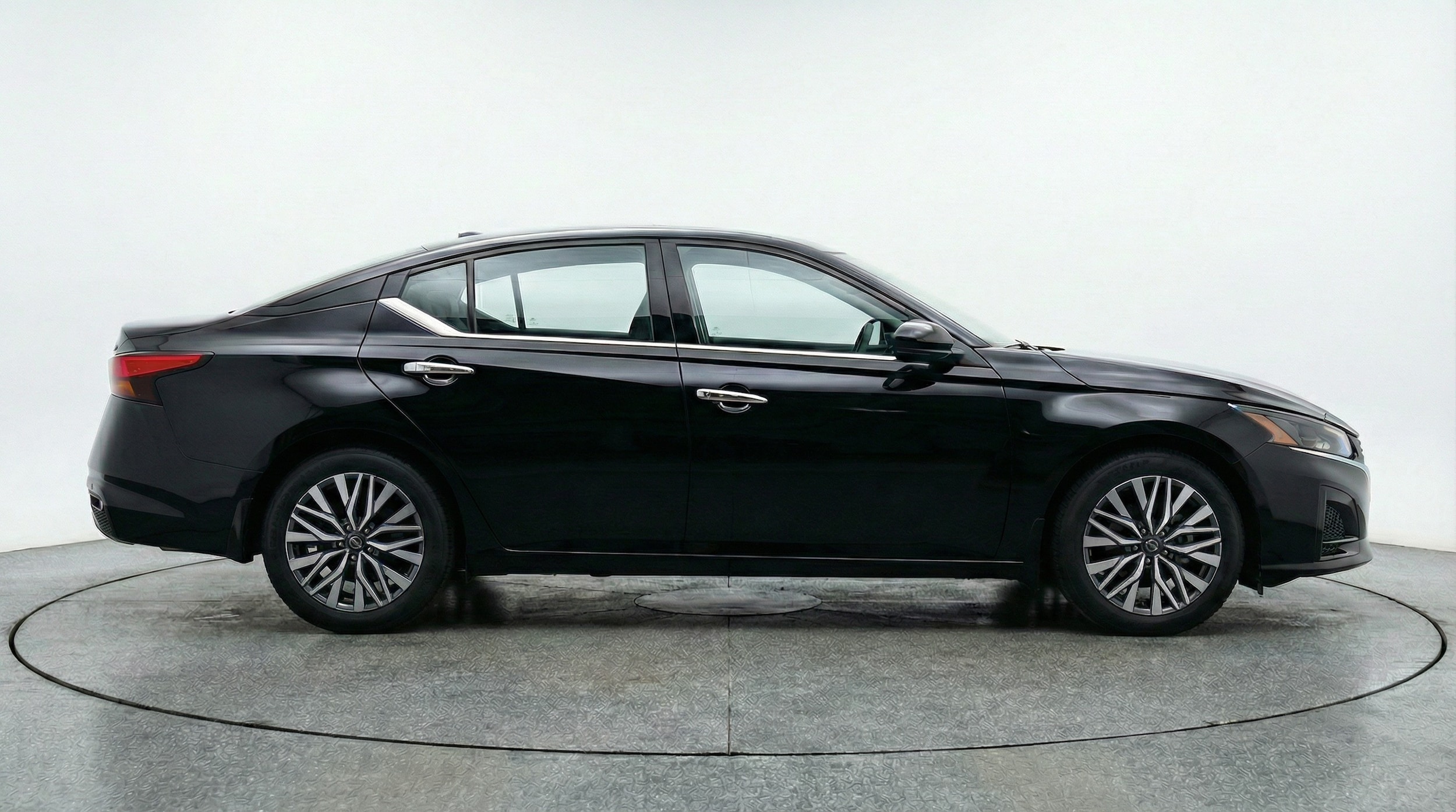 Thumbnail: 2025 Nissan Altima - 8