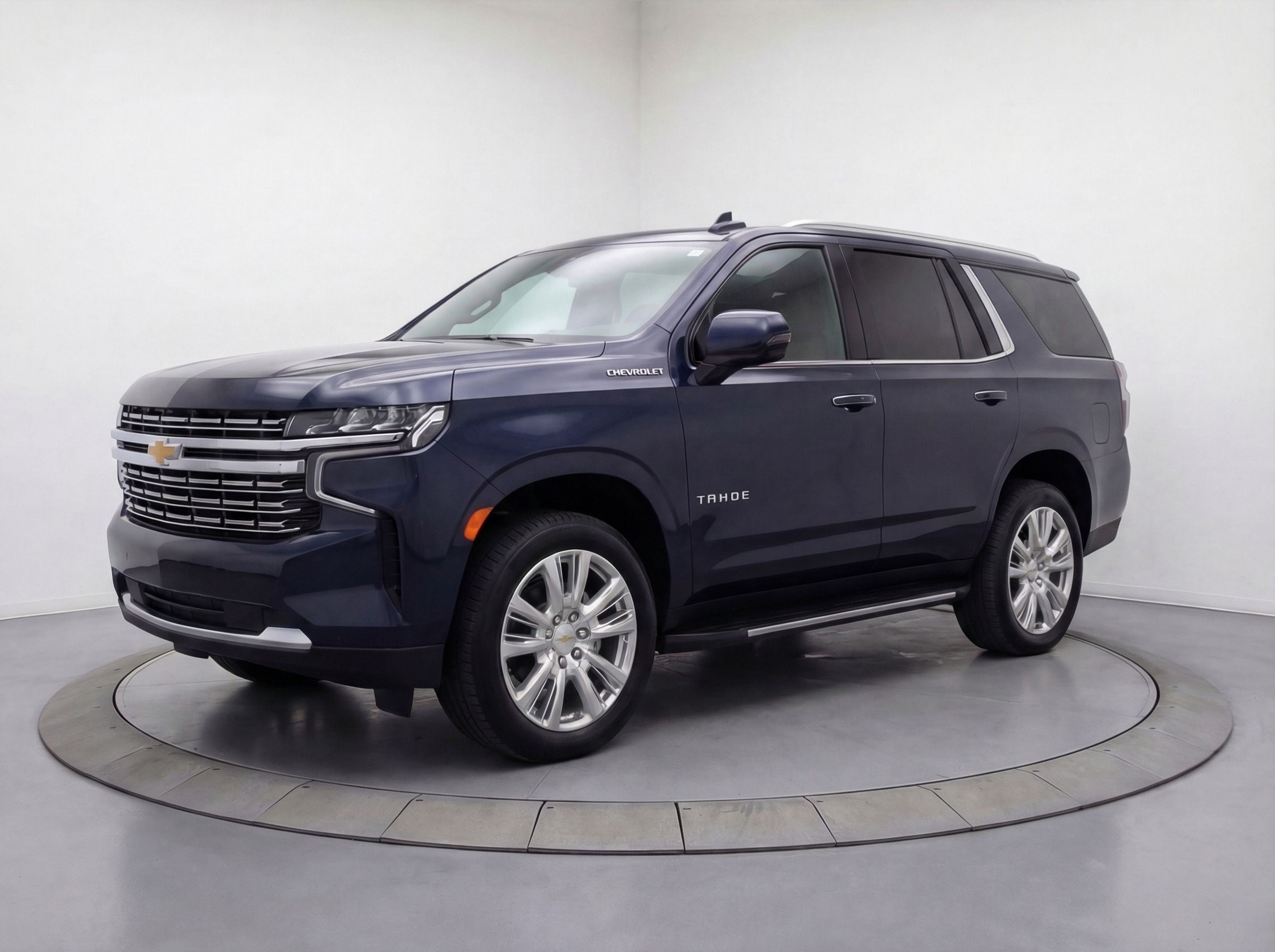 Thumbnail: 2023 Chevrolet Tahoe - 3