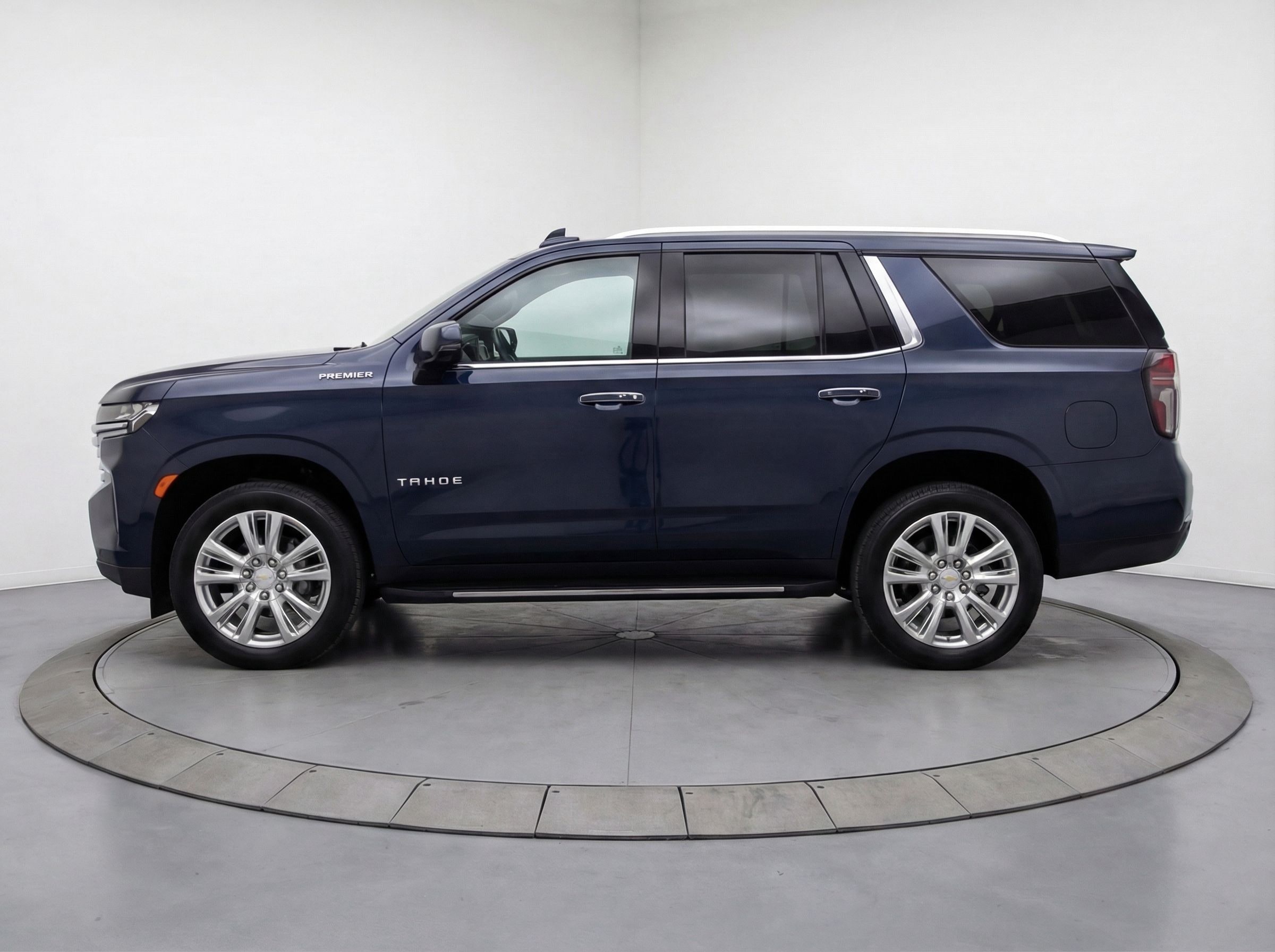 Thumbnail: 2023 Chevrolet Tahoe - 4