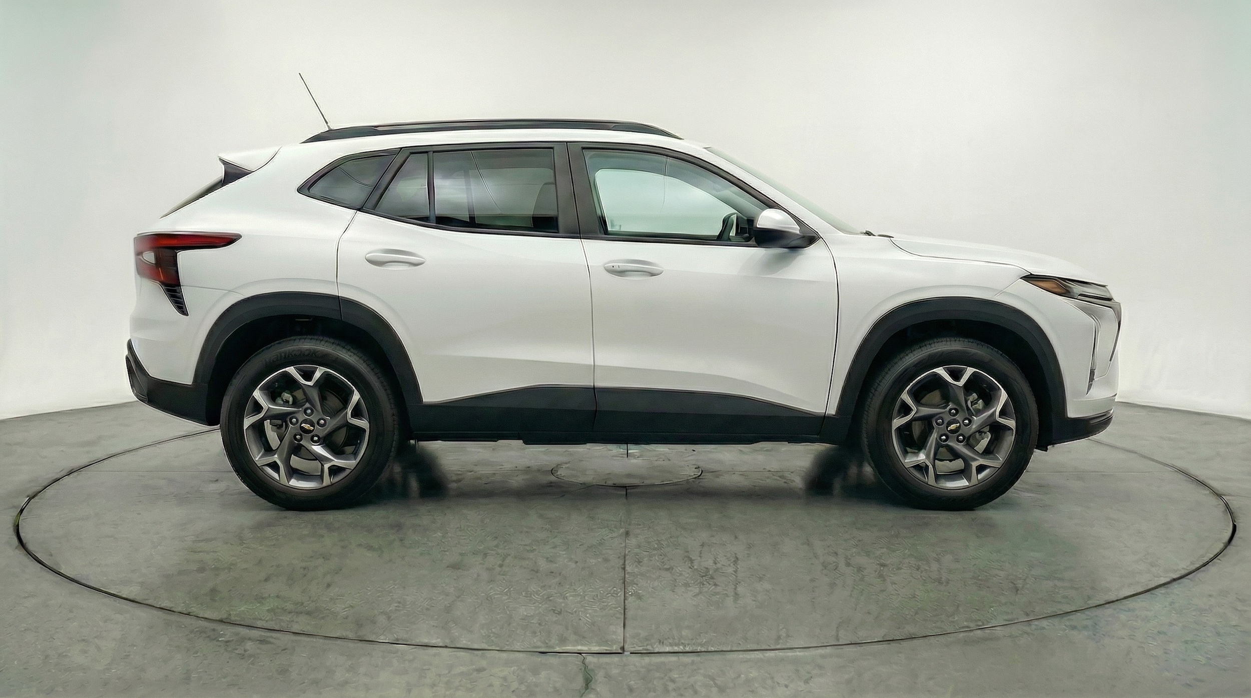 Thumbnail: 2025 Chevrolet Trax - 8