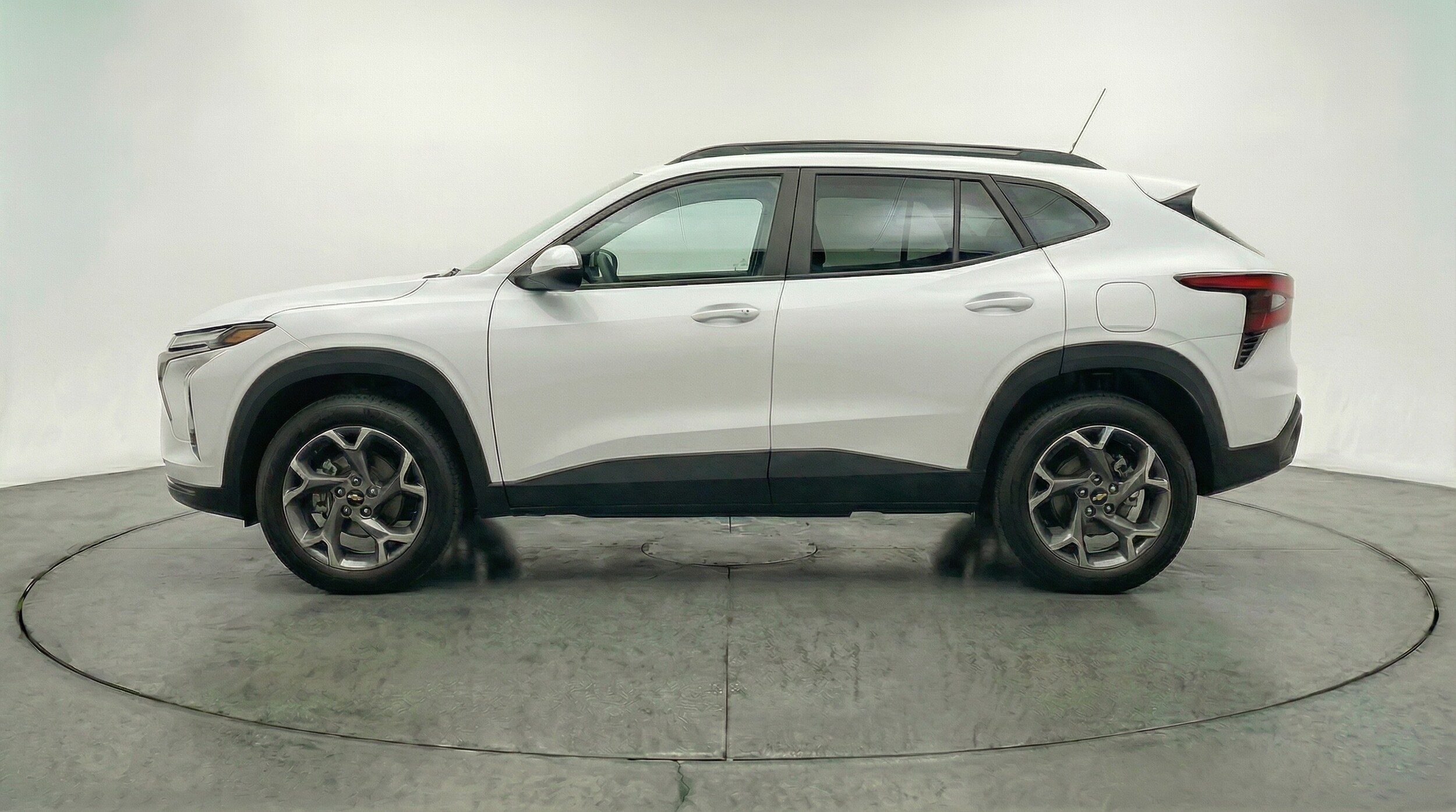 Thumbnail: 2025 Chevrolet Trax - 4