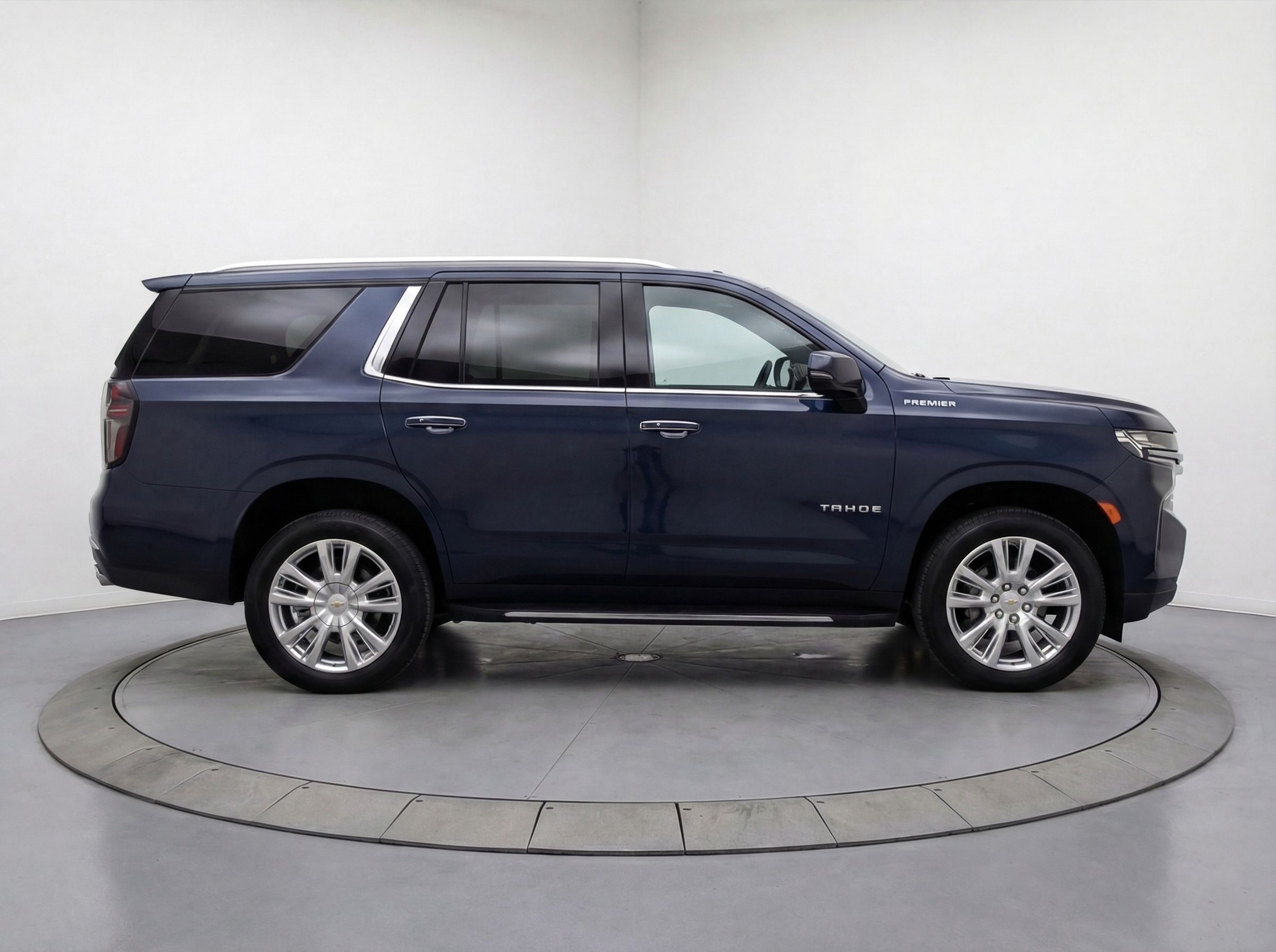 Thumbnail: 2023 Chevrolet Tahoe - 8