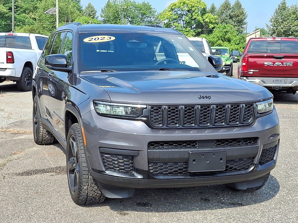 2023 Jeep Grand Cherokee Altitude photo 2