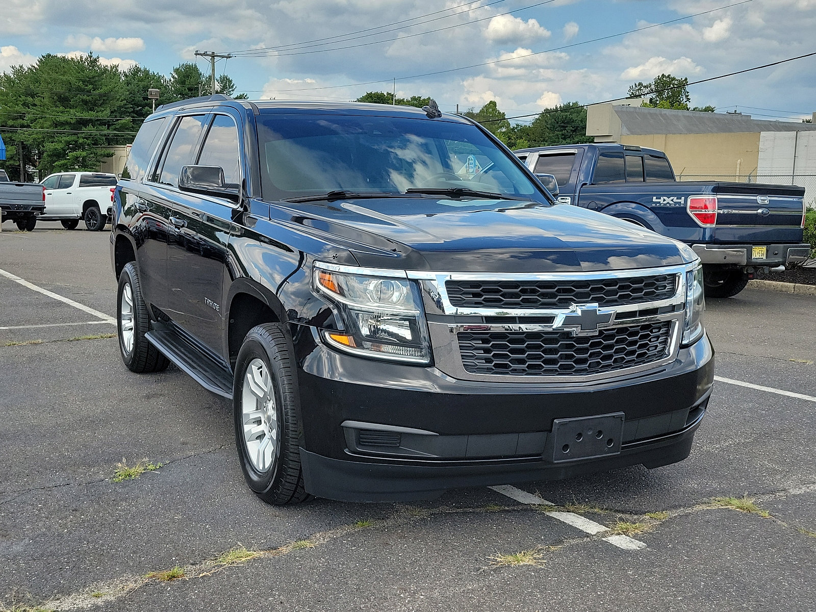 Used 2019 Chevrolet Tahoe LT with VIN 1GNSKBKCXKR335794 for sale in Lumberton, NJ