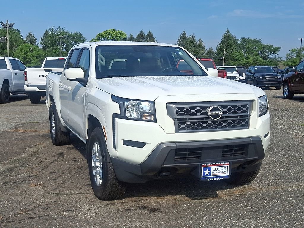 2022 Nissan Frontier SV photo 2