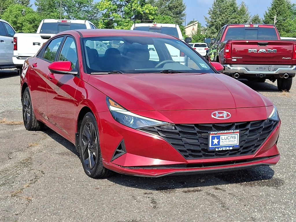 2022 Hyundai Elantra SEL photo 2
