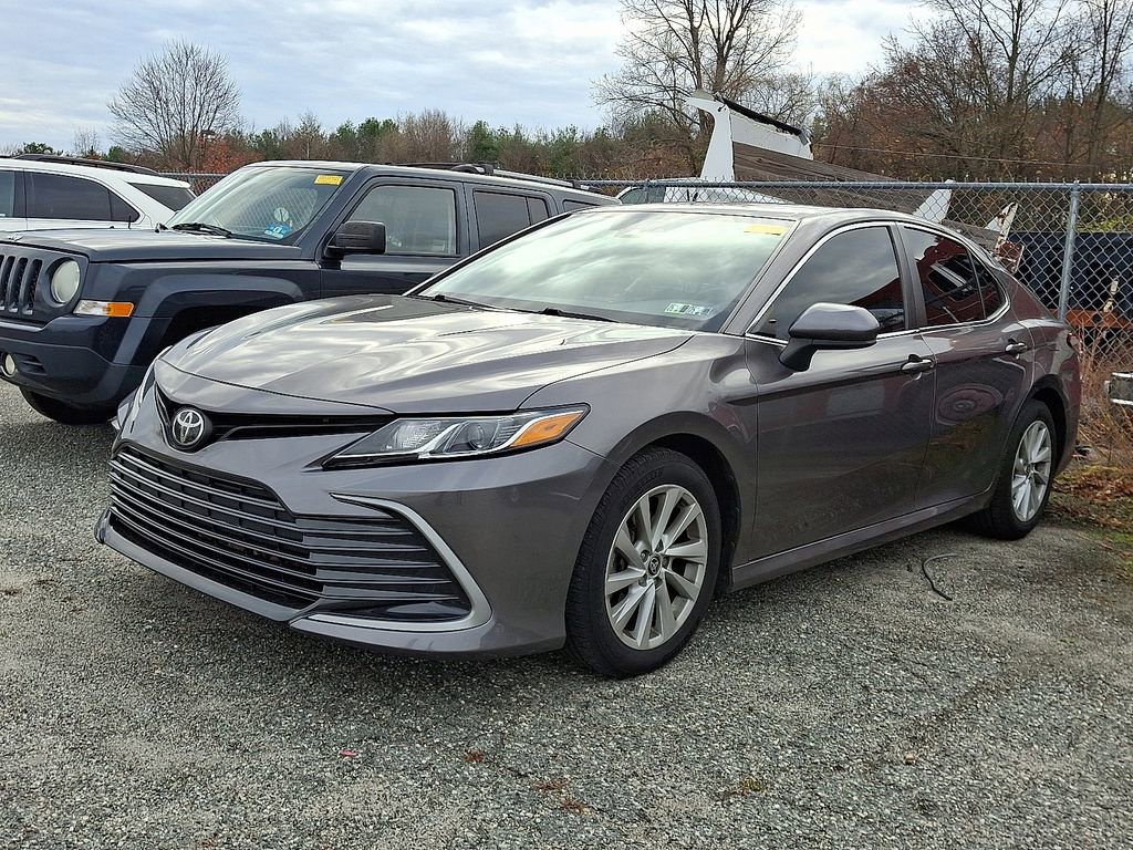2022 Toyota Camry LE photo 3