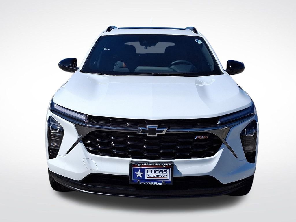 2025 Chevrolet Trax photo 2